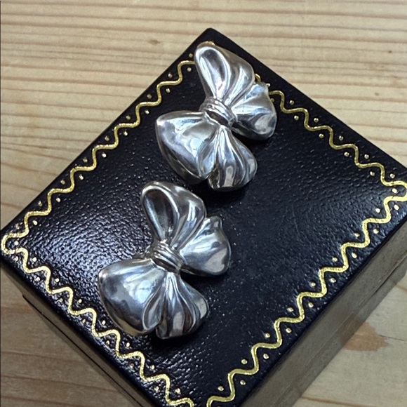 Elegant Silver Bow Earrings sterling - Picture 2 of 4